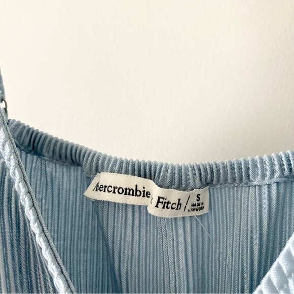 NWT Abercrombie & Fitch Top Ribbed Pastel‎ Metallic Sheen V Neck Peplum S - Picture 2 of 5